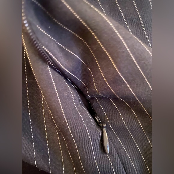 Nygård Collection navy/white pinstripe accordion pleat fully lined skirt 💙🤍 - Picture 6 of 10